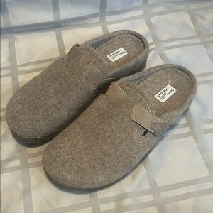 Earth Origins Gray Felt Slip-On Clog Flats